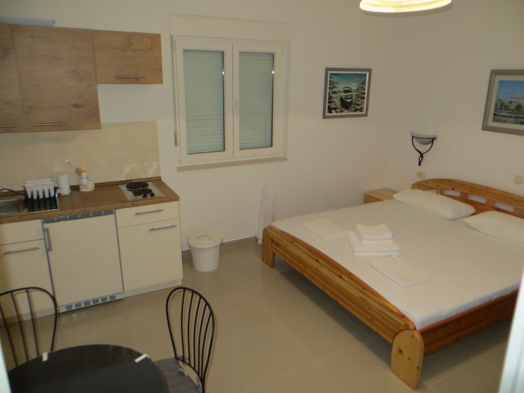 بريلا Apartments Lucija الغرفة الصورة